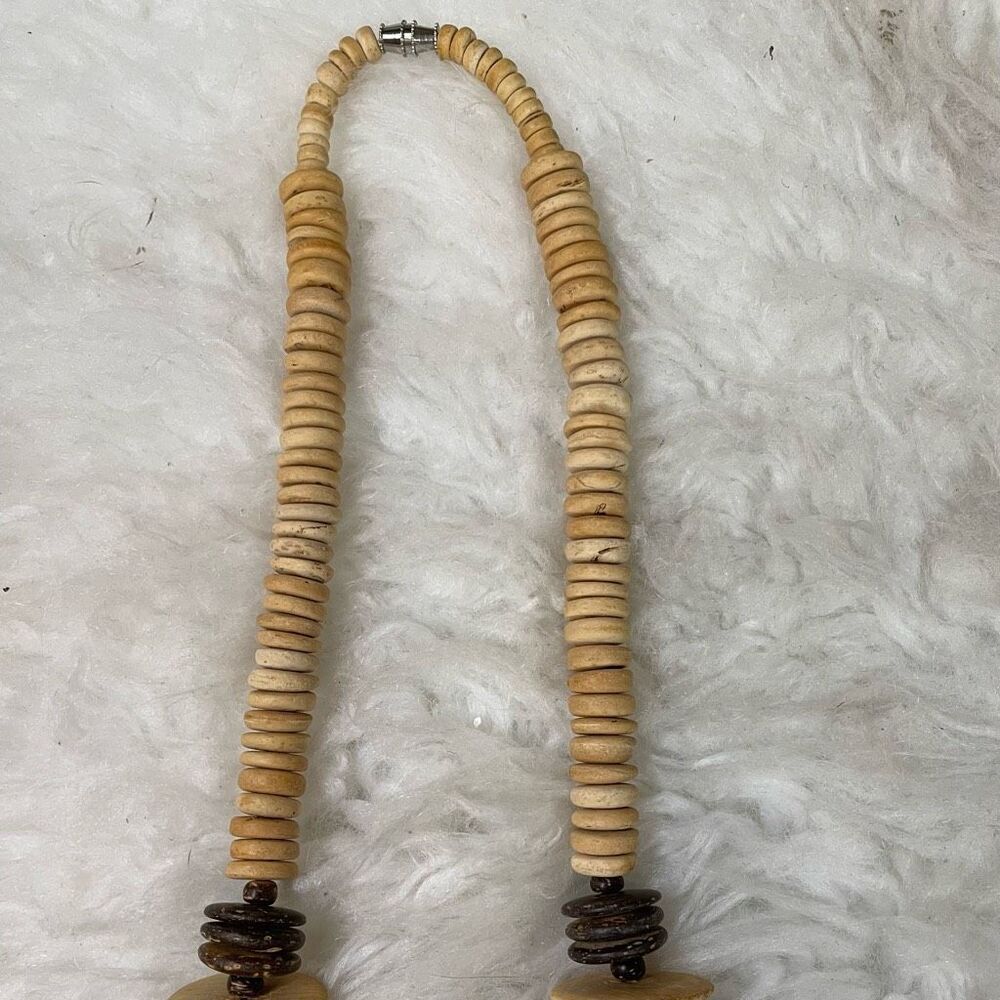 Heart Accent Shell Pendant Necklace in Cream and Brown - Picture 9 of 9